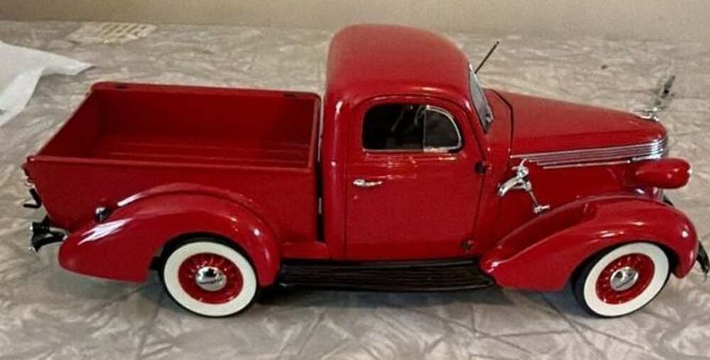 Danbury Mint 1937 Studebaker Pickup 1:24 Scale Red Diecast Model